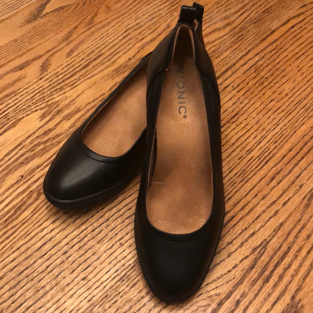 NWOT VIONIC Jacey Size 6.5 Black Slip On Wedge Awesome Support and Comfort